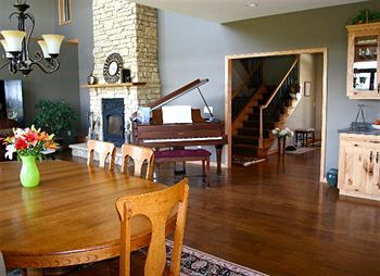 Springdale Inn Mount Horeb 外观 照片